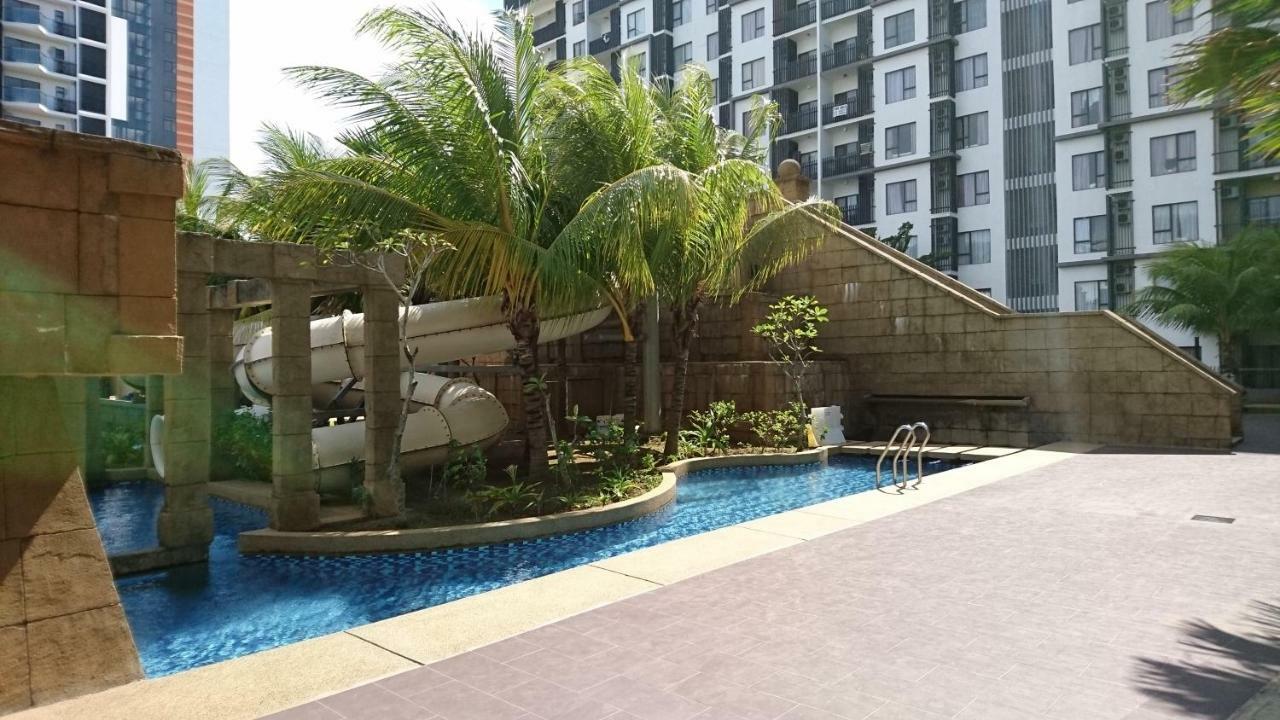 Cozy Swiss Garden Beach Resort Residence Kampung Sungai Karang Exterior photo