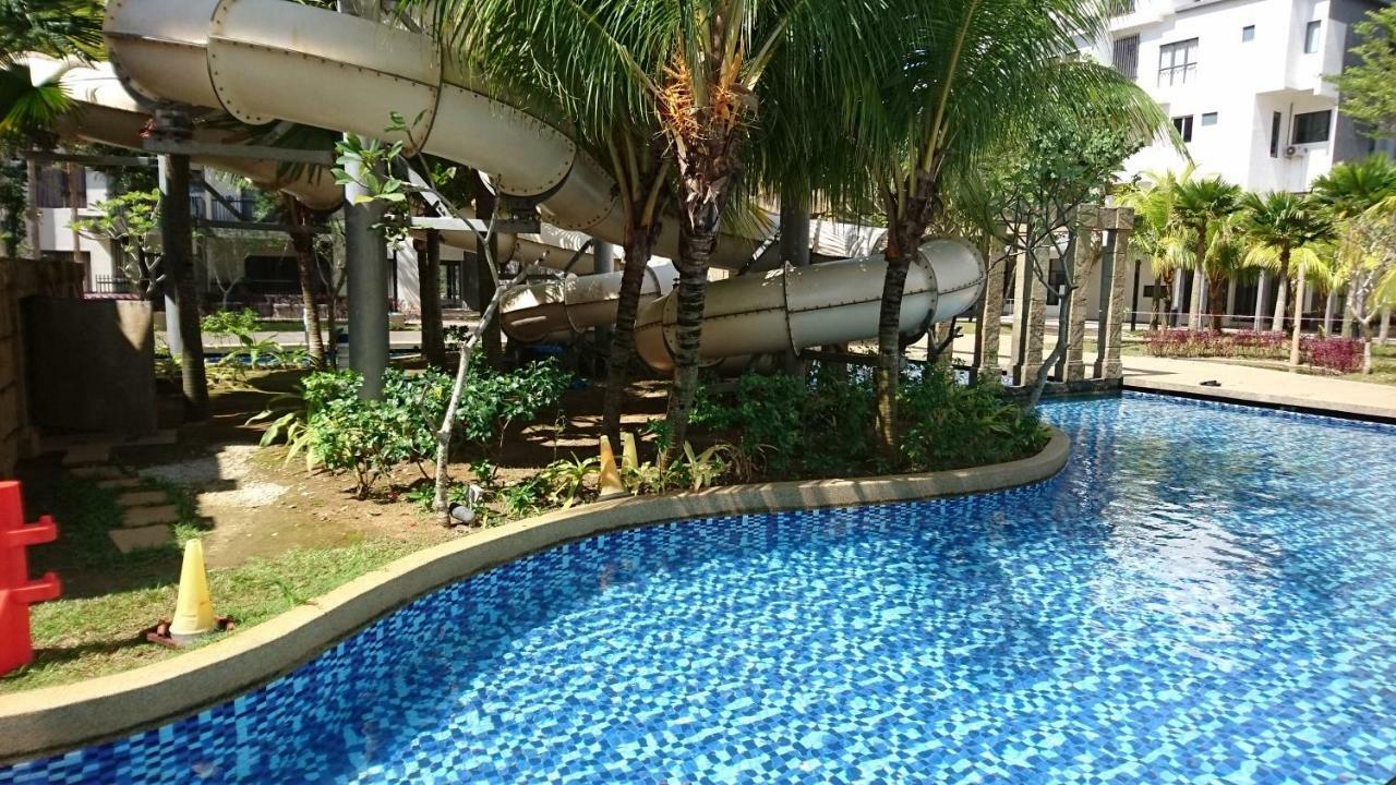 Cozy Swiss Garden Beach Resort Residence Kampung Sungai Karang Exterior photo