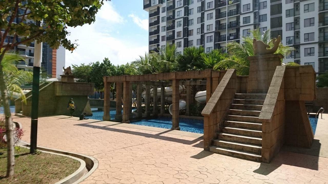 Cozy Swiss Garden Beach Resort Residence Kampung Sungai Karang Exterior photo