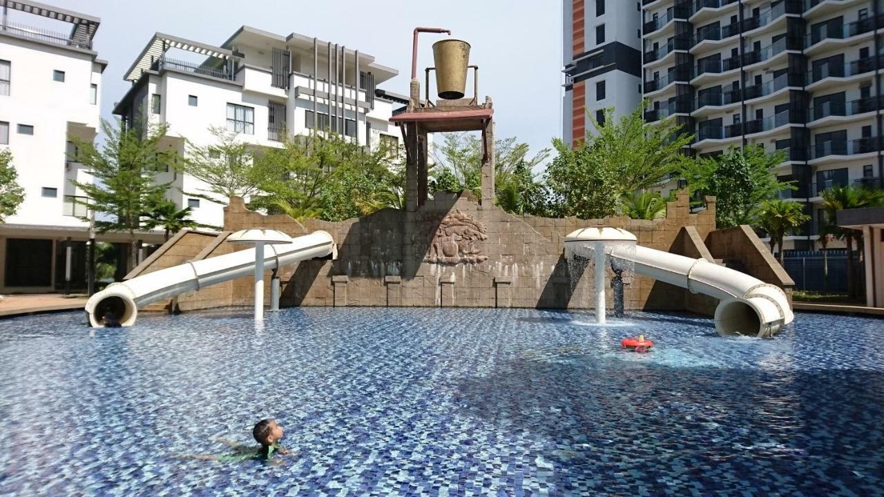 Cozy Swiss Garden Beach Resort Residence Kampung Sungai Karang Exterior photo