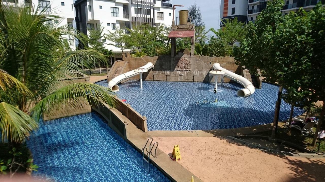 Cozy Swiss Garden Beach Resort Residence Kampung Sungai Karang Exterior photo