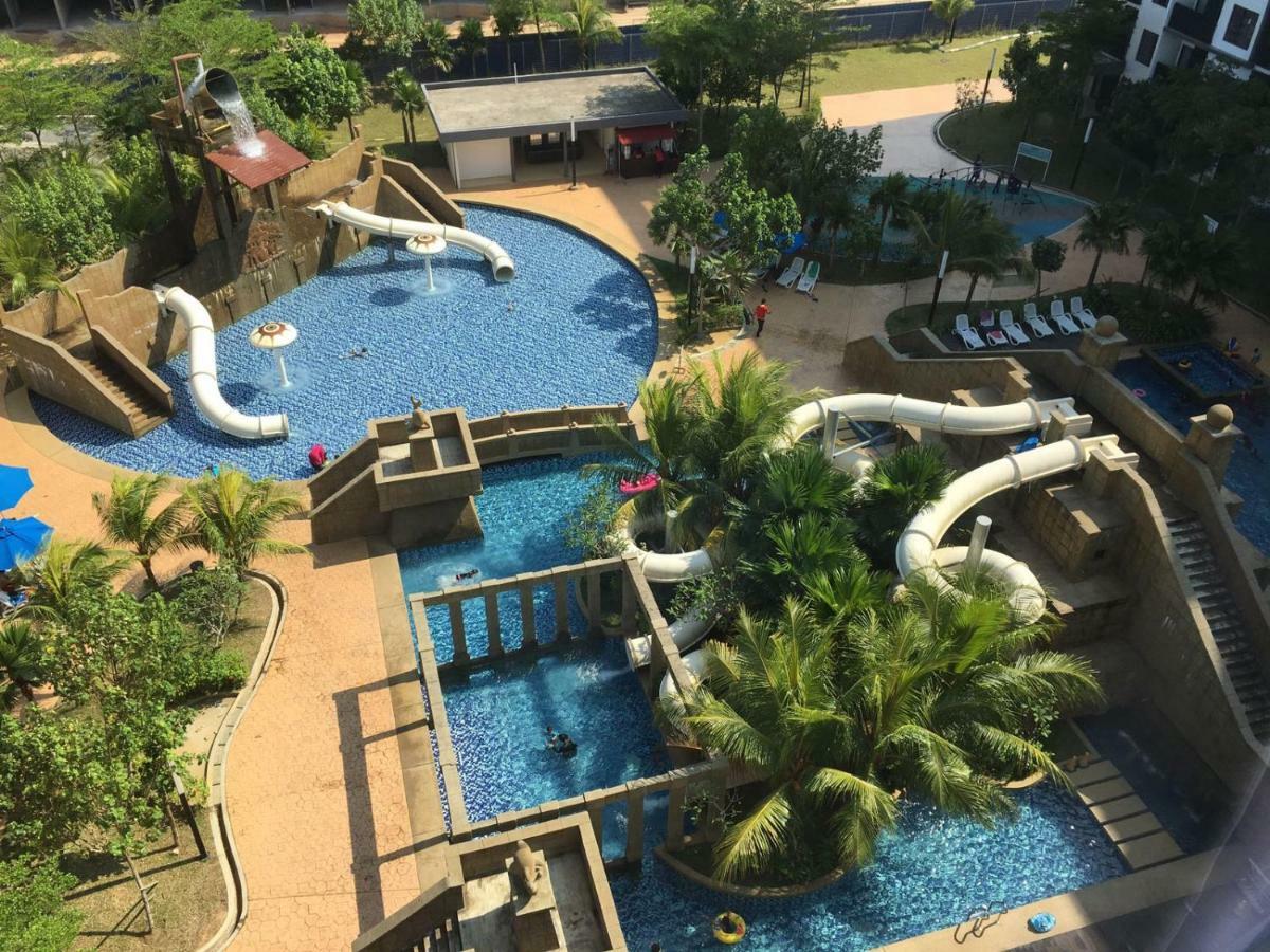 Cozy Swiss Garden Beach Resort Residence Kampung Sungai Karang Exterior photo