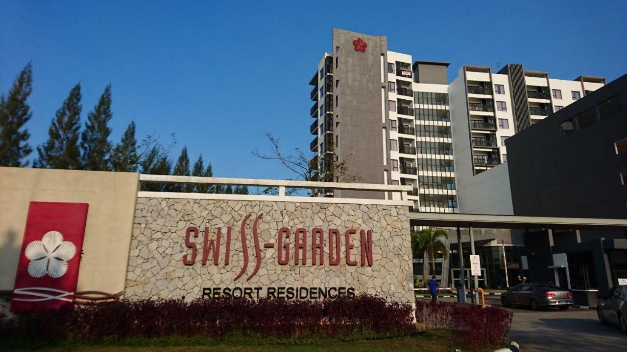 Cozy Swiss Garden Beach Resort Residence Kampung Sungai Karang Exterior photo